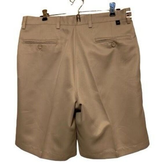 Dockers Golf Pleated Relaxed Fit Size 33 Tan Shorts - Picture 1 of 5